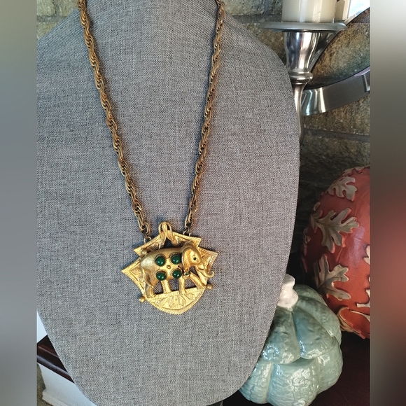 Vintage Art Deco Style Elephant Cabochon Jeweled Necklace - Picture 12 of 13